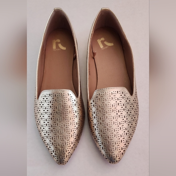Report Women's Matte Metallic Gold Perforated Flats size 8.5W Shoes - Picture 1 of 6